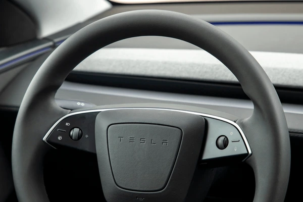 테슬라 모델Y 핸들 소음 해결 후기 (스티어링휠 똑딱 소리)